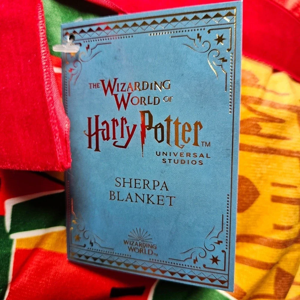 NWT Wizarding World Harry Potter Hogsmeade Sherpa Blanket Universal Studios